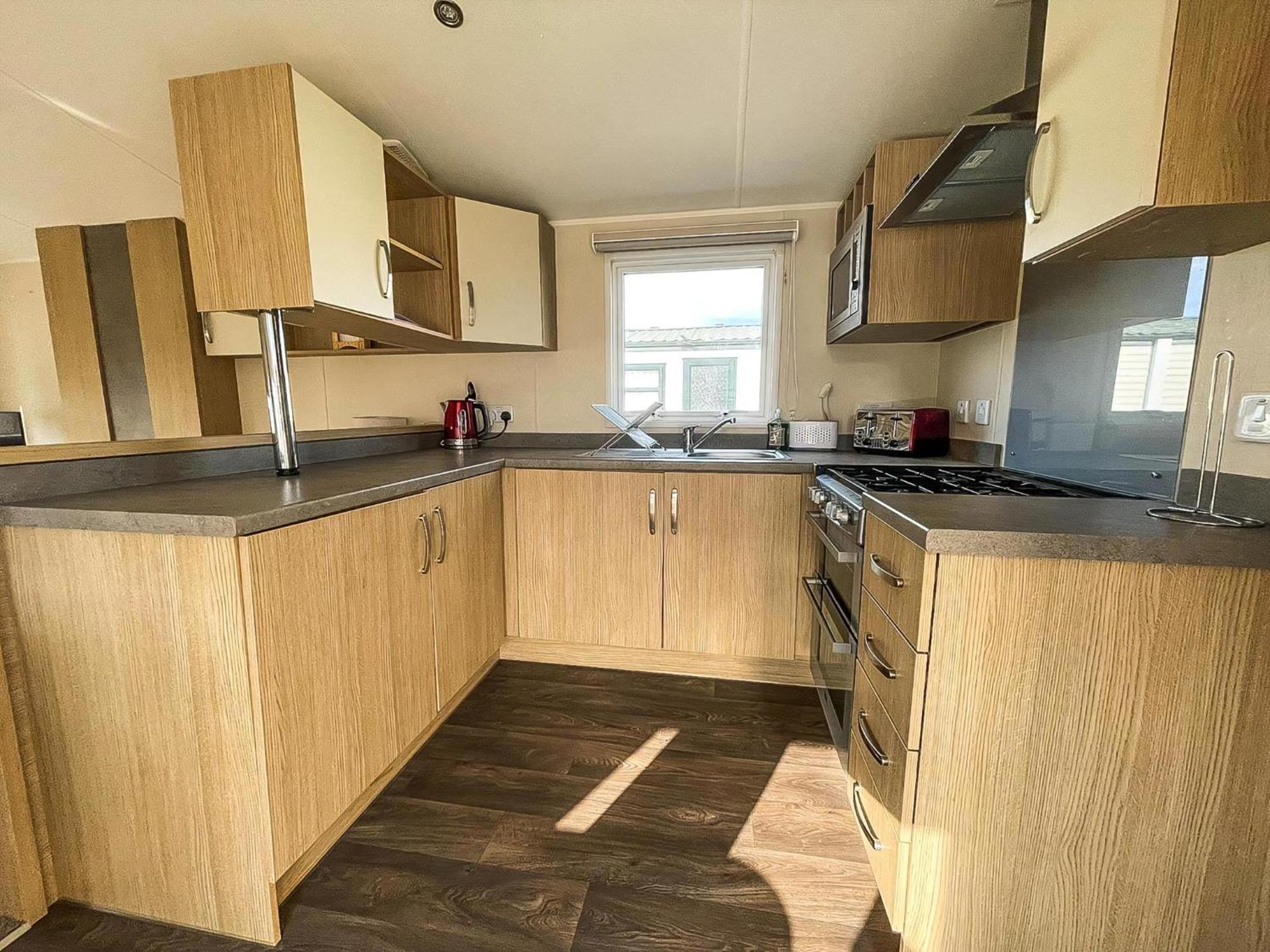 Caravan With Decking And Free Wifi At Seawick Holiday Park Ref 27214Sw Clacton-on-Sea Exteriör bild